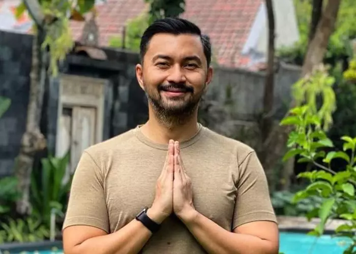 seleb ini pernah jadi karyawan kantor Berbagai sumber  seleb ini pernah jadi karyawan kantor Berbagai sumber