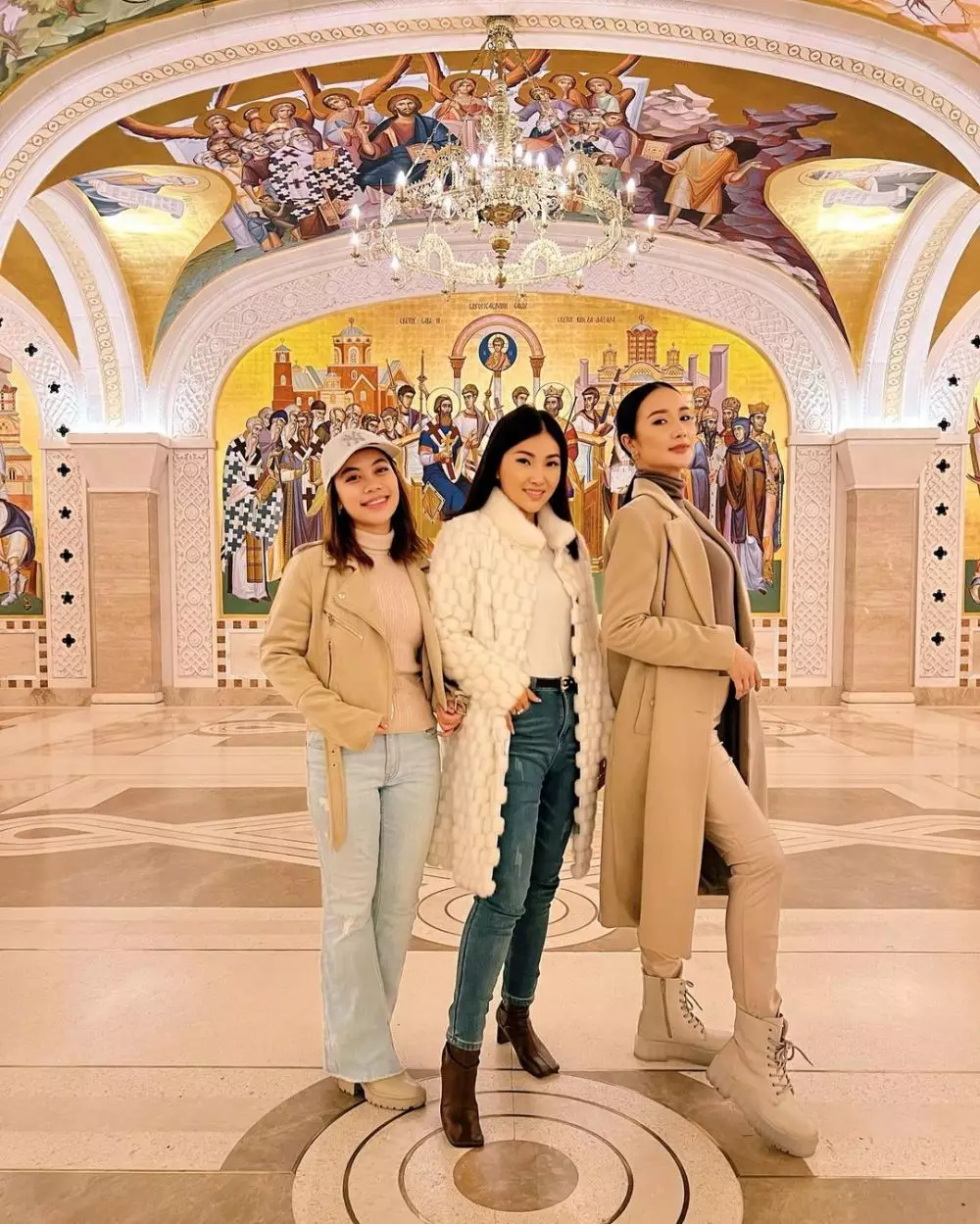 gaya sarwendah saat liburan di serbia © instagram