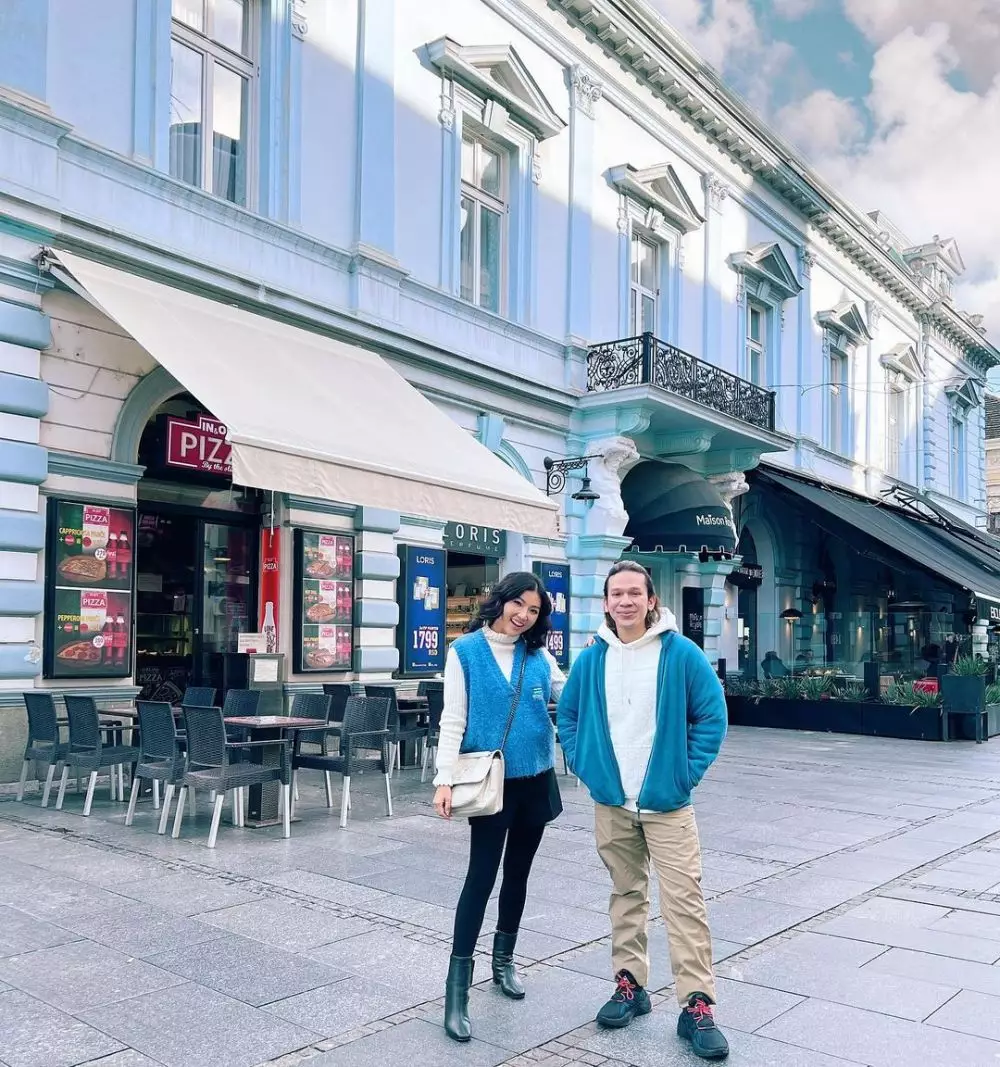 gaya sarwendah saat liburan di serbia © instagram