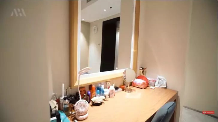 potret kamar ria ricis di apartemen © YouTube potret kamar ria ricis di apartemen © YouTube