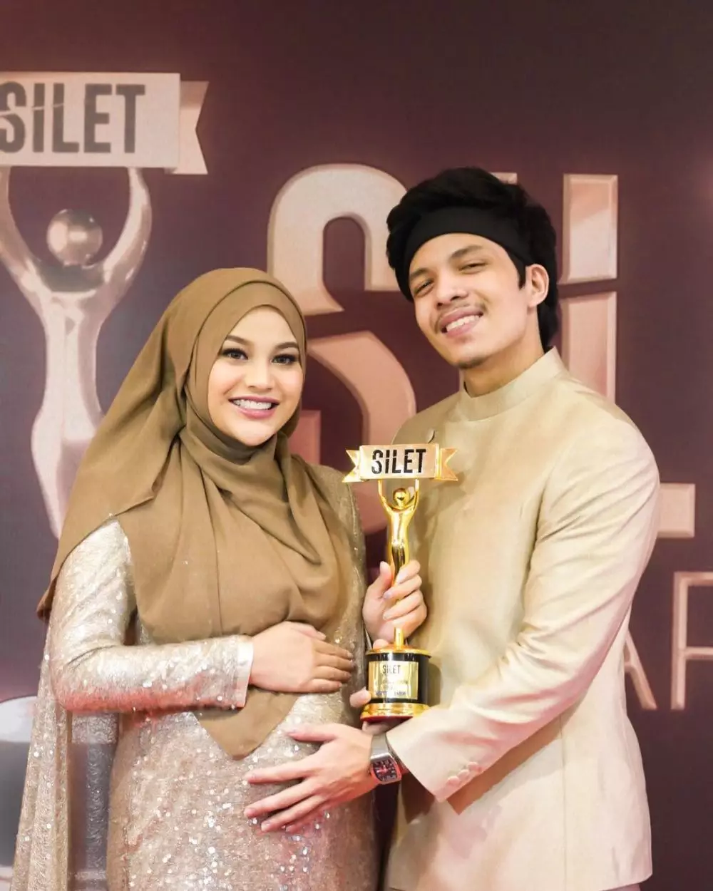 gaya aurel di acara penghargaan © instagram gaya aurel di acara penghargaan © instagram