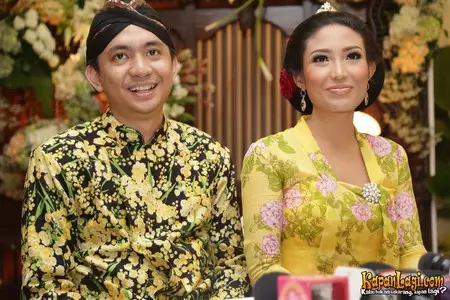 pesona seleb di acara tedak siten © instagram pesona seleb di acara tedak siten © instagram