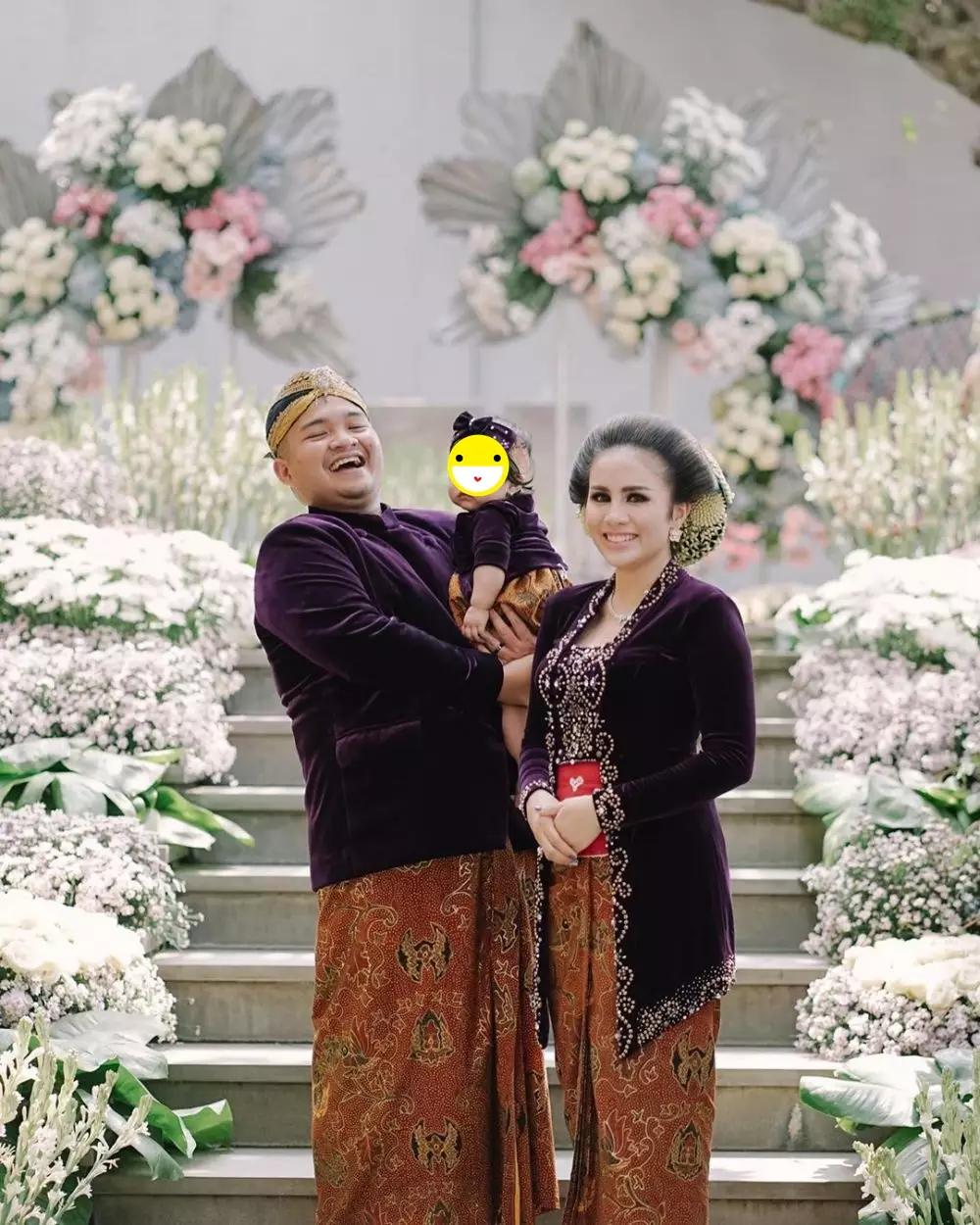 pesona seleb di acara tedak siten © instagram pesona seleb di acara tedak siten © instagram