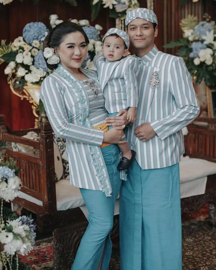 pesona seleb di acara tedak siten © instagram pesona seleb di acara tedak siten © instagram