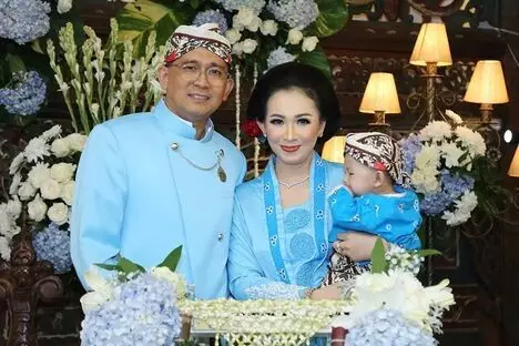 pesona seleb di acara tedak siten © instagram pesona seleb di acara tedak siten © instagram