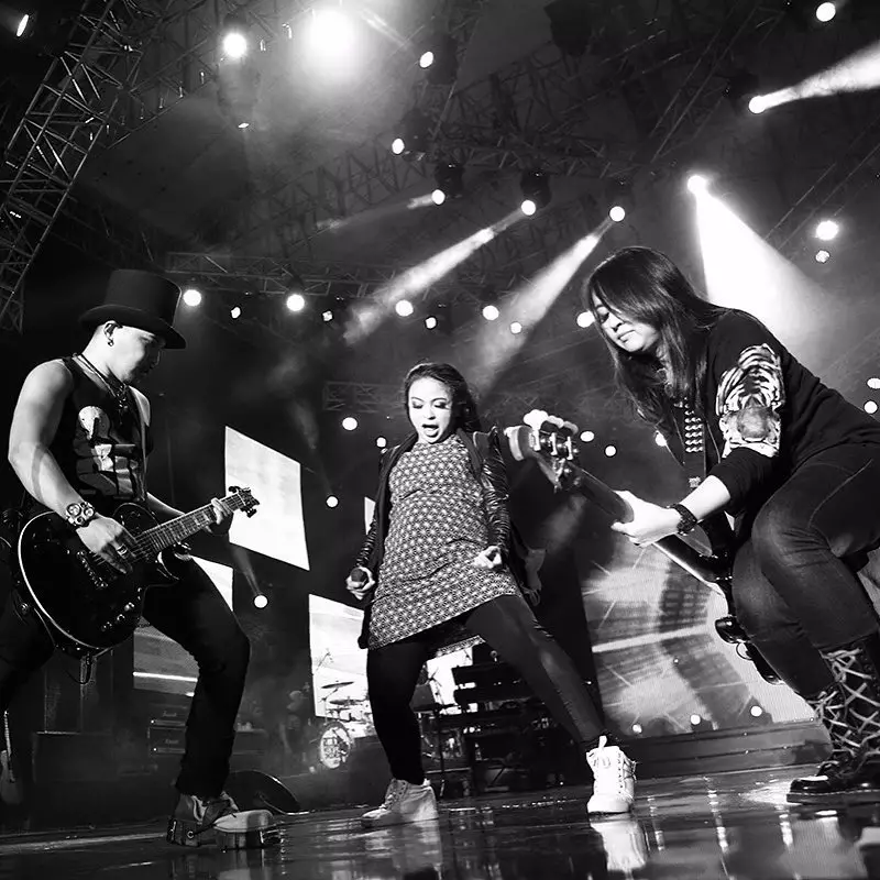 totalitas penyanyi tampil saat hamil © berbagai sumber