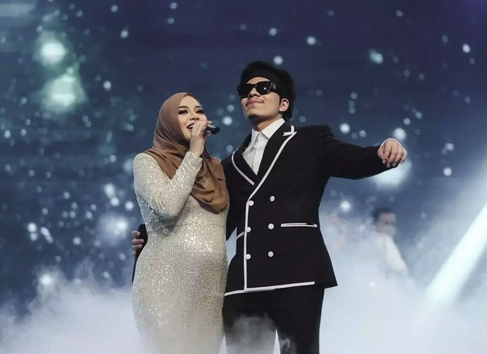 totalitas penyanyi tampil saat hamil © berbagai sumber