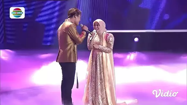 totalitas penyanyi tampil saat hamil © berbagai sumber