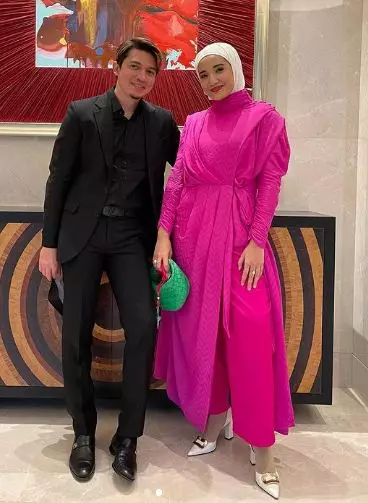 gaya 11 seleb berhijab ke kondangan © berbagai sumber