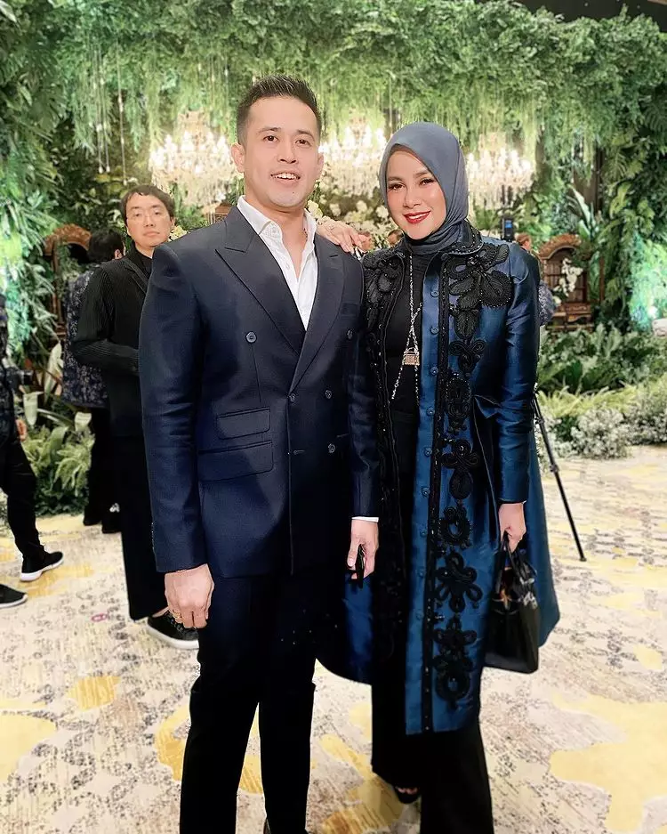 gaya 11 seleb berhijab ke kondangan © berbagai sumber