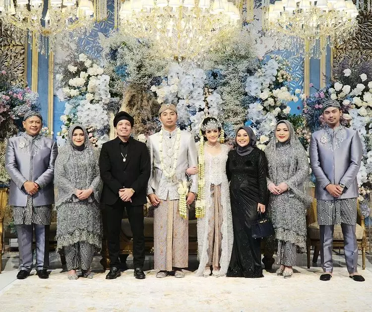 gaya 11 seleb berhijab ke kondangan © berbagai sumber