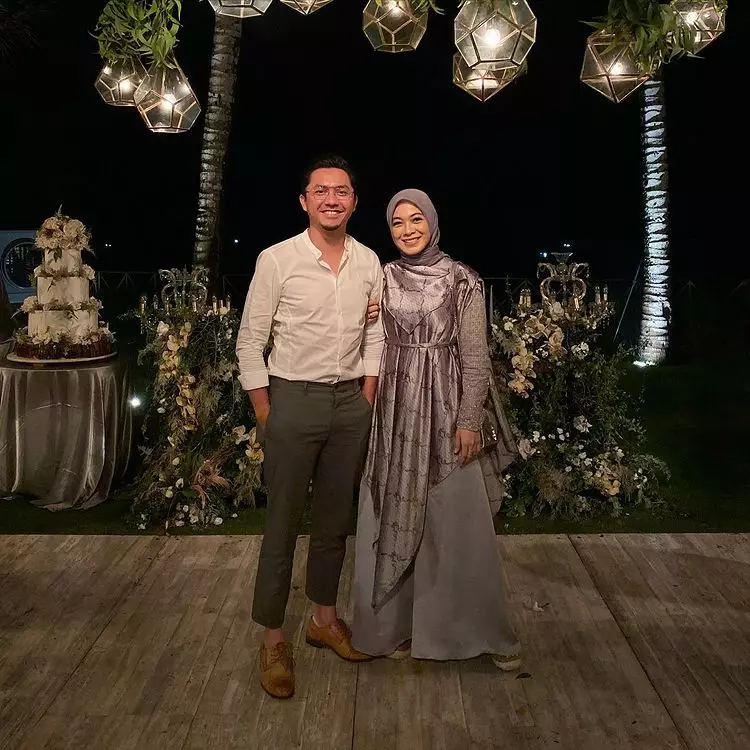 gaya 11 seleb berhijab ke kondangan © berbagai sumber