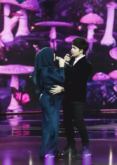 Gaya manggung Aurel Hermansyah © 2021 brilio.net