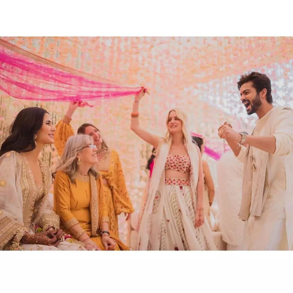 Potret keseruan Katrina Kaif dan Vicky Kaushal jalani ritual Instagram Potret keseruan Katrina Kaif dan Vicky Kaushal jalani ritual Instagram