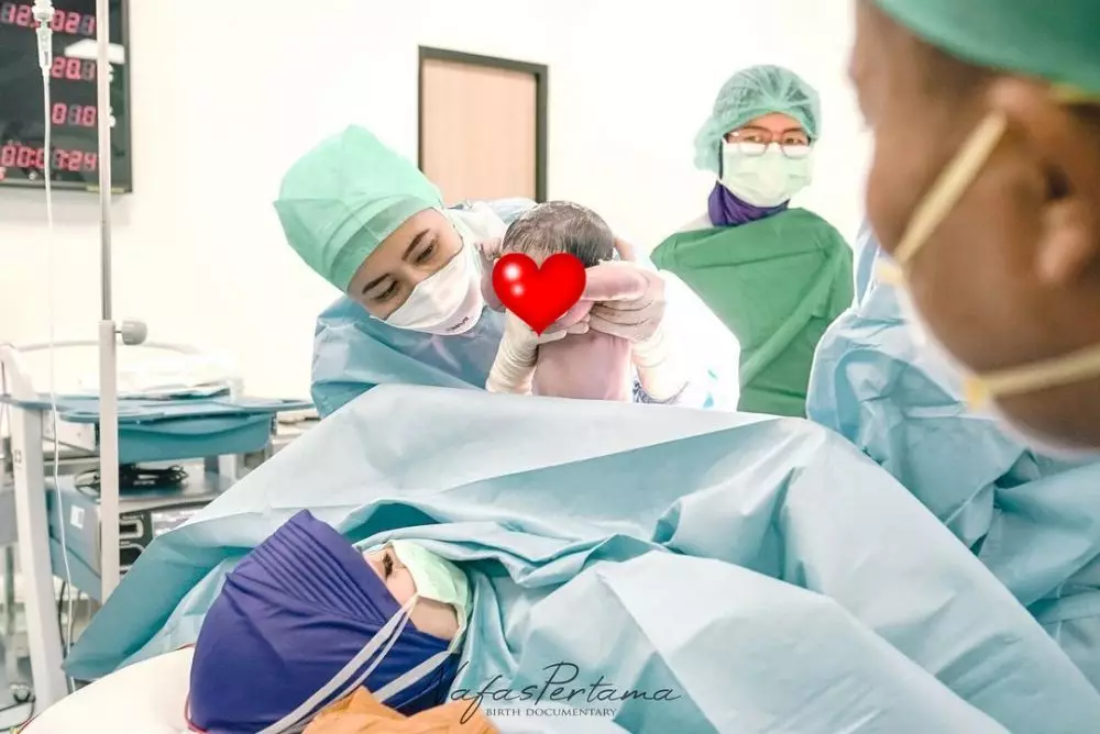 Momen Sule temani sang istri melahirkan Instagram dan YouTube