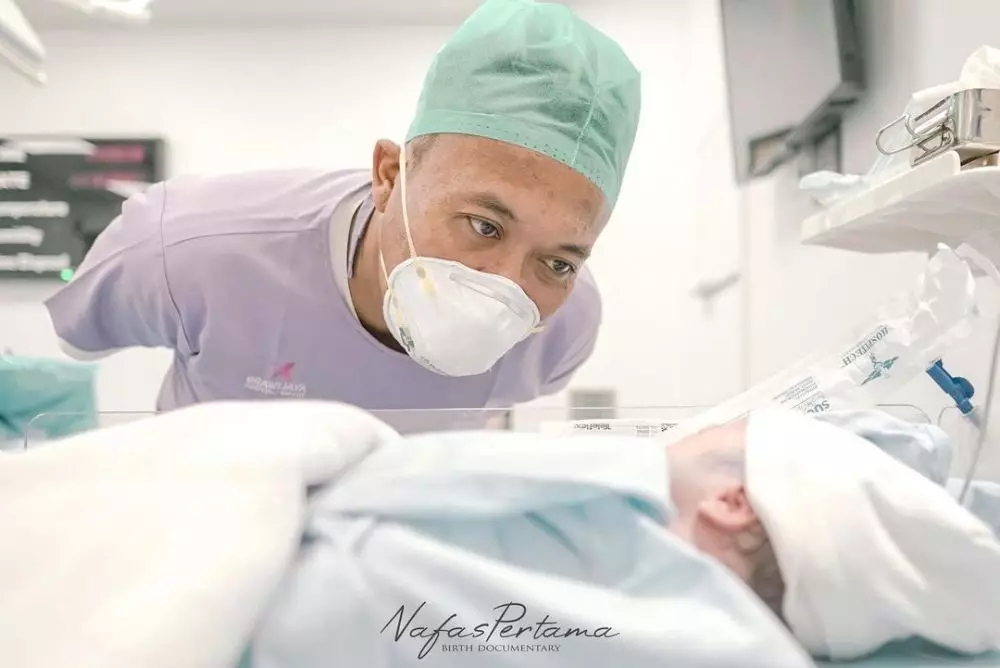 Momen Sule temani sang istri melahirkan Instagram dan YouTube