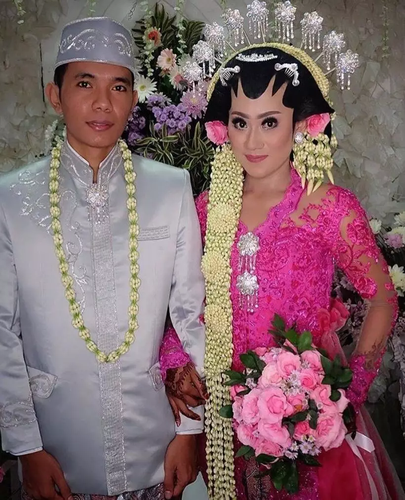 pedangdut ini menikah dengan adat Jawa © Instagram