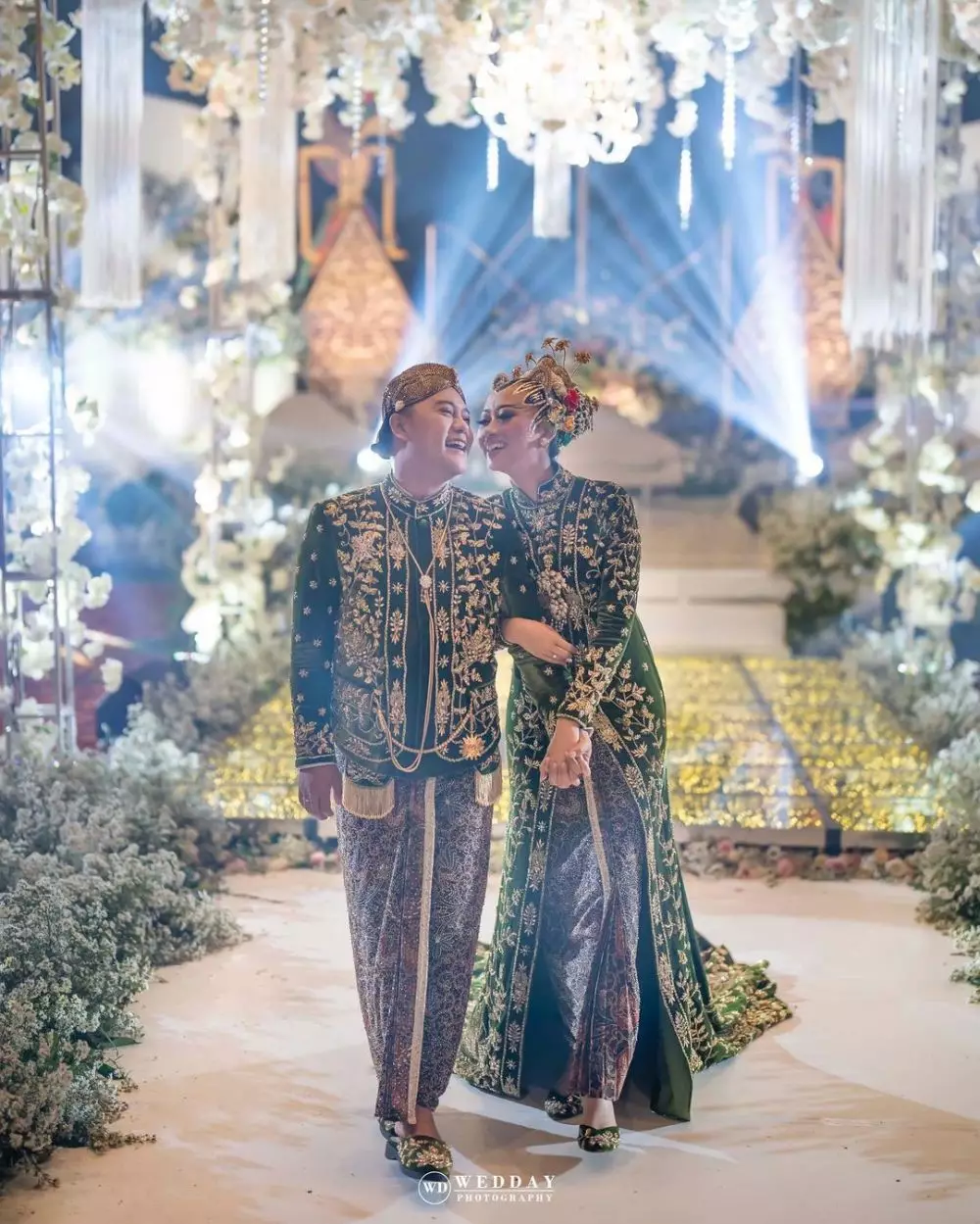 Detail busana pengantin Danang dan Nura Instagram
