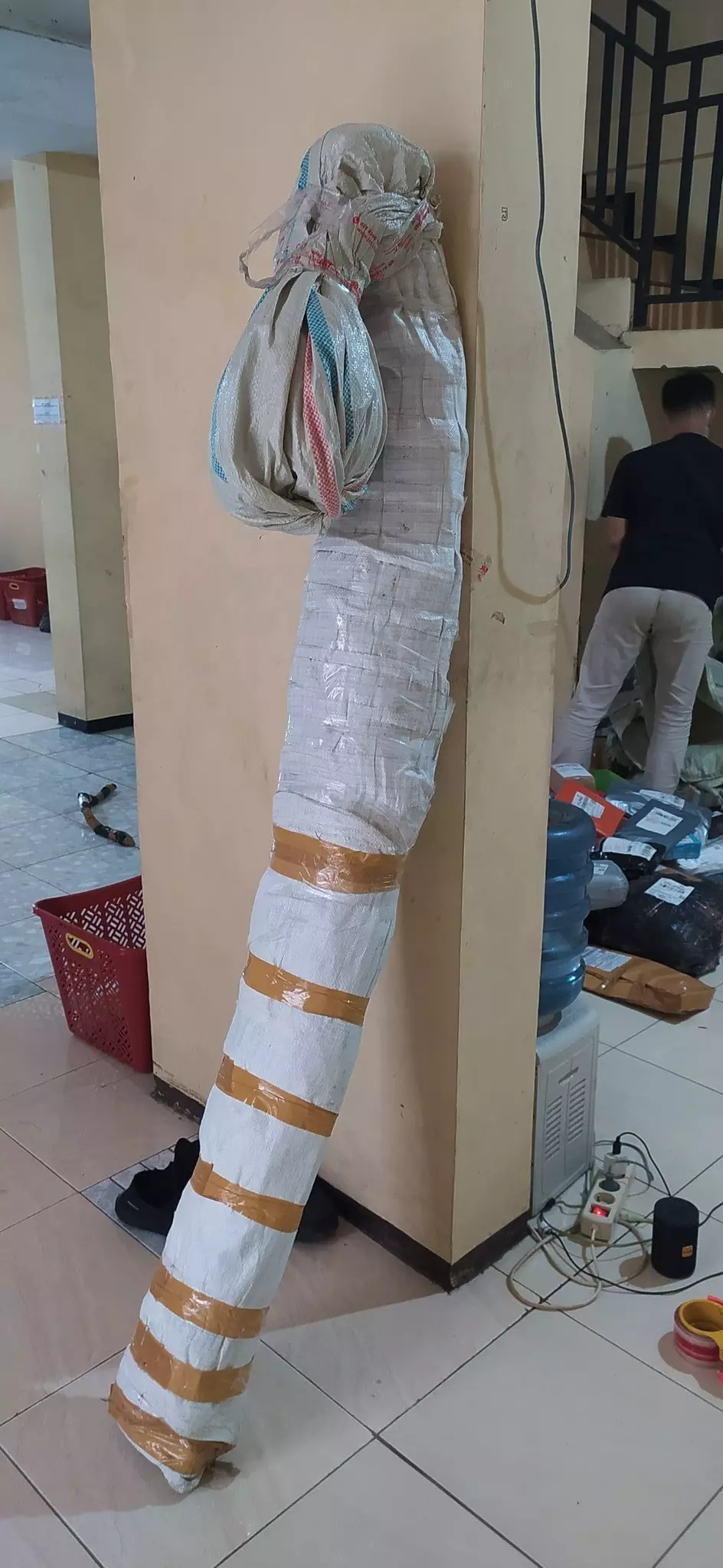 cara bungkus paket malah nyeleneh banget © 2021 twitter.com