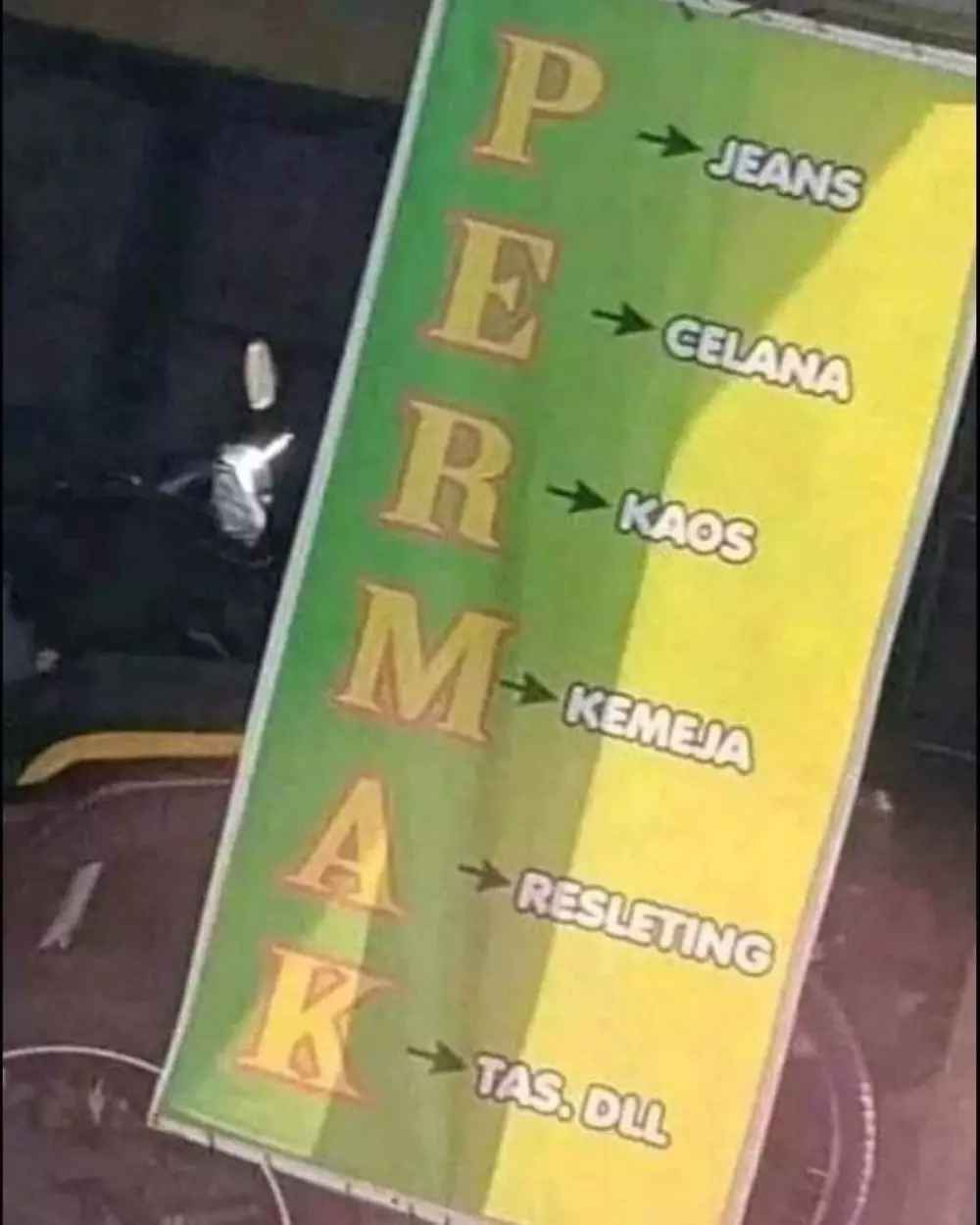 tulisan di warung malah jadi lucu © 2021 twitter.com