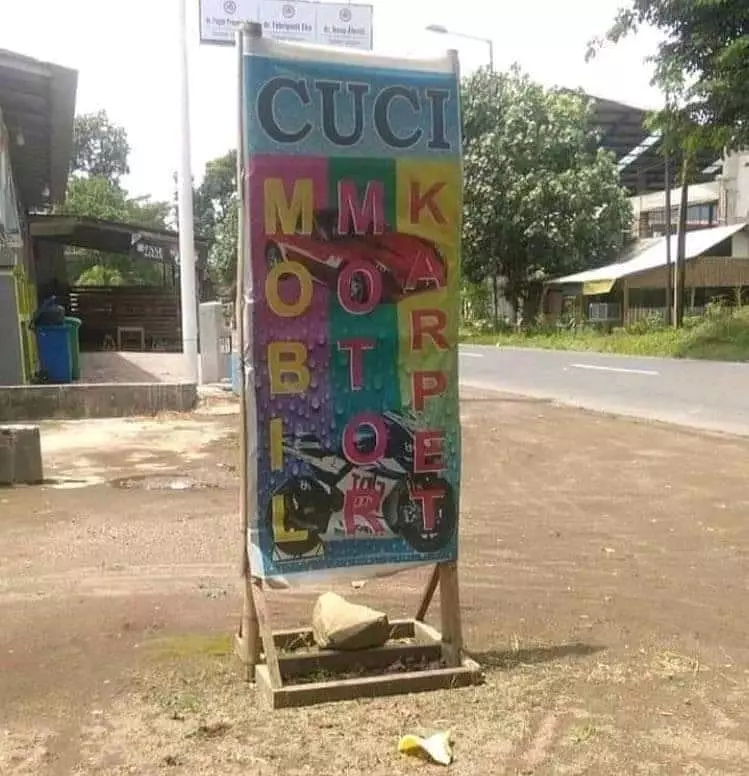 tulisan di warung malah jadi lucu © 2021 twitter.com