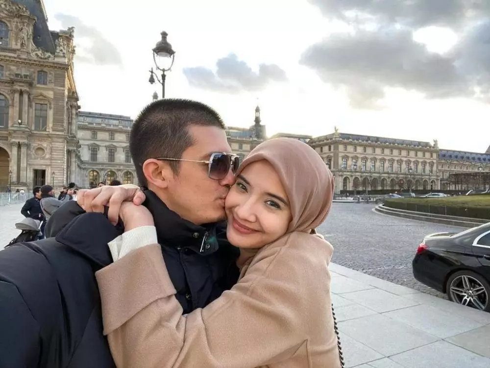 Seleb 2000-an bareng pasangan Instagram