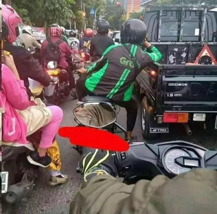 driver ojek online istirahat pas narik © 2021 instagram.com driver ojek online istirahat pas narik © 2021 instagram.com