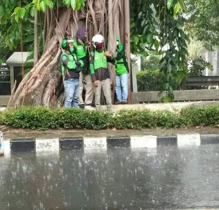 driver ojek online istirahat pas narik © 2021 instagram.com driver ojek online istirahat pas narik © 2021 instagram.com