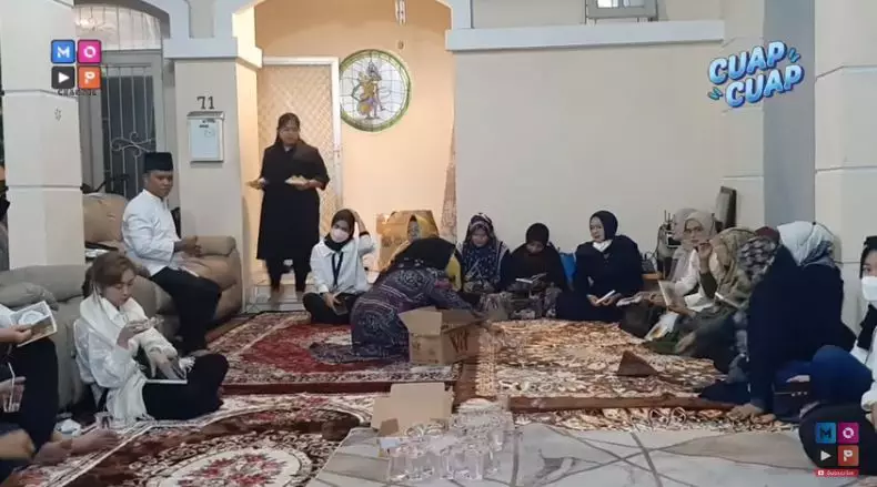 Momen tahlilan 40 hari Vanessa & Bibi © berbagai sumber