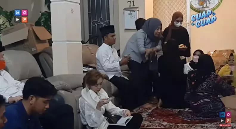 Momen tahlilan 40 hari Vanessa & Bibi © berbagai sumber