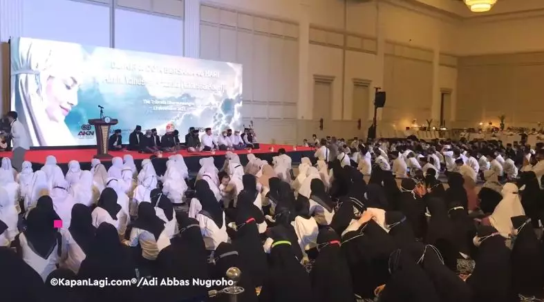 Momen tahlilan 40 hari Vanessa & Bibi © berbagai sumber