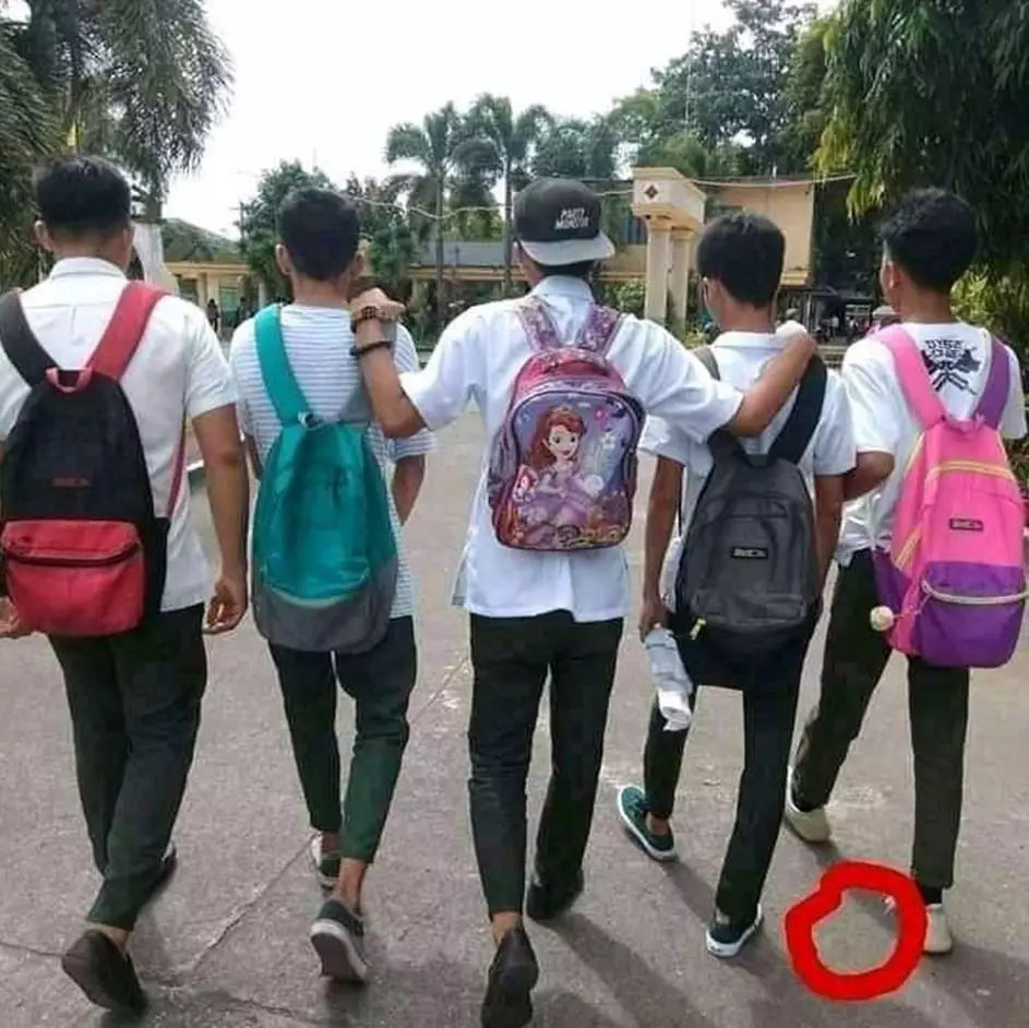 gaya fashion cowok malah lucu banget © 2021 instagram.com