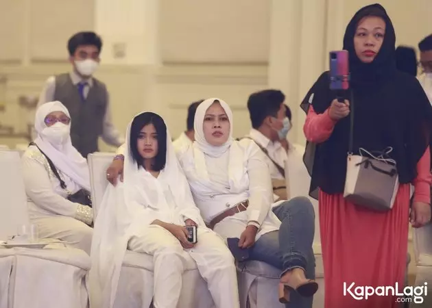 Penampilan Mayang dan Chika di pengajian 40 harian Vanessa Angel Instagram