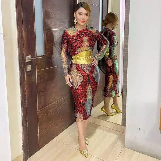 Mix and match outfit Inul saat kondangan Instagram