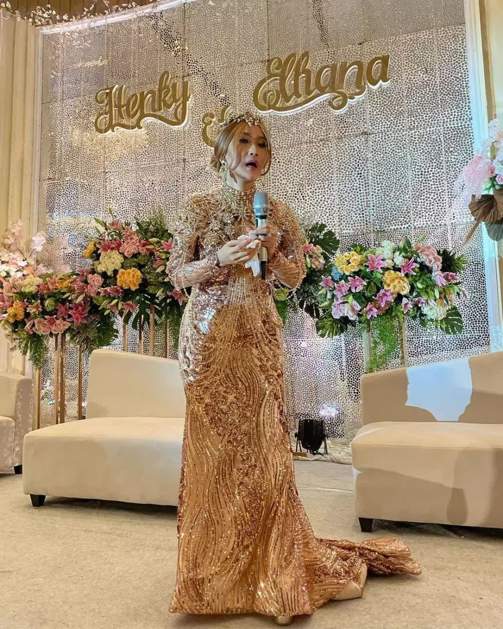 Mix and match outfit Inul saat kondangan Instagram