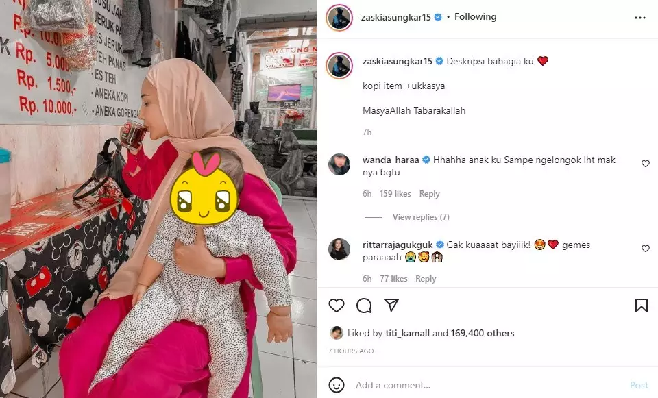 Zaskia Sungkar ngopi di warung kaki lima © 2021 Instagram