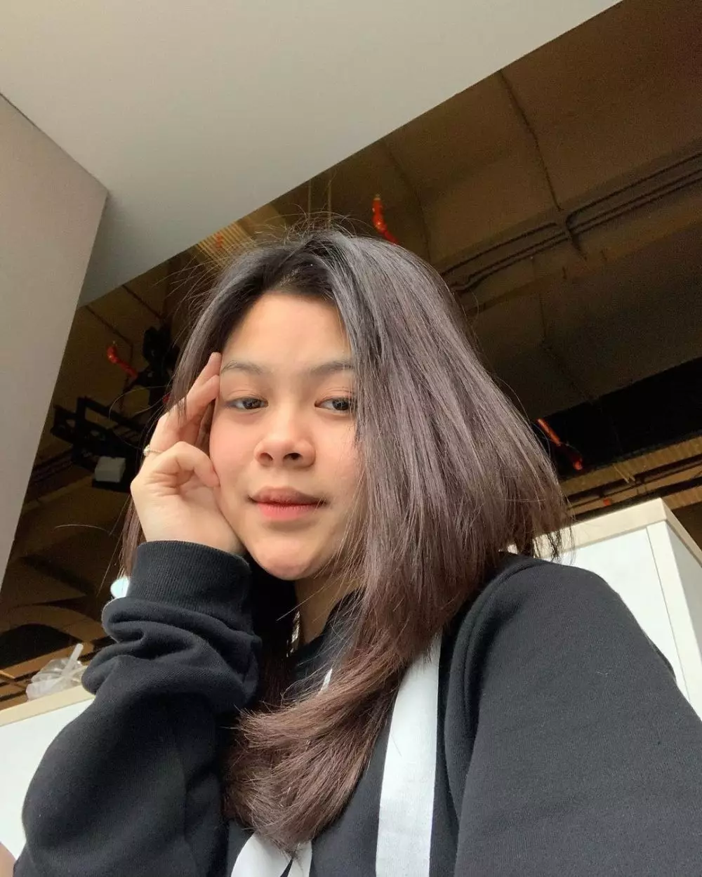 Perawatan kecantikan Meli LIDA Instagram