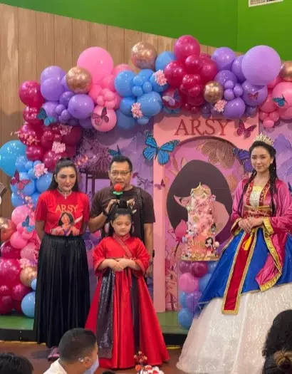 Momen ulang tahun Arsy ke-7 tahun © berbagai sumber