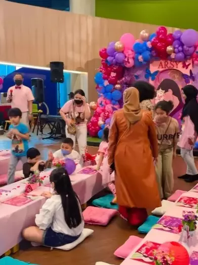 Momen ulang tahun Arsy ke-7 tahun © berbagai sumber