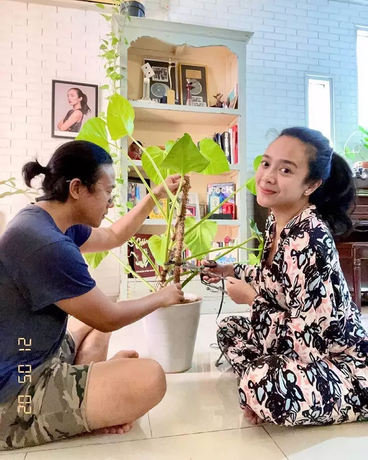 potret mesra Dea Ananda & Ariel Instagram
