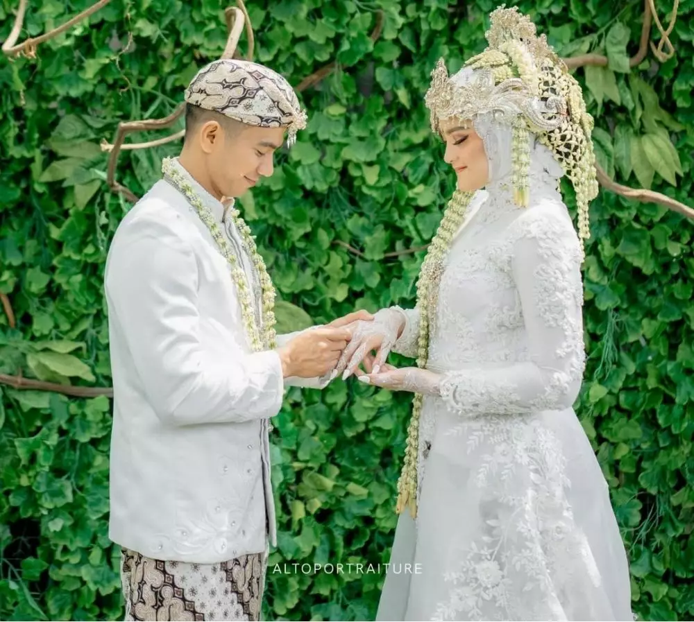 Busana pengantin pedangdut Instagram