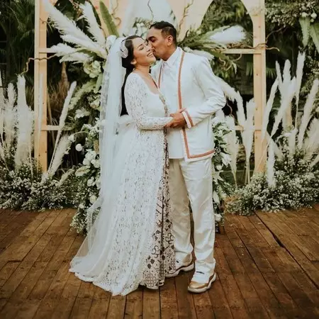 Busana pengantin pedangdut Instagram