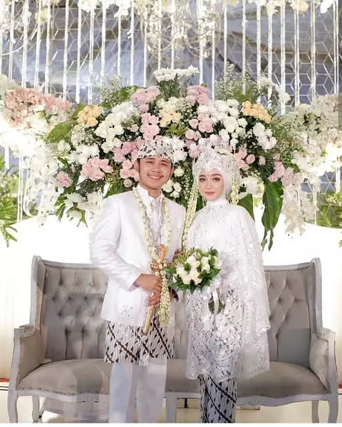 Busana pengantin pedangdut Instagram