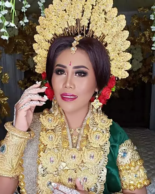Busana pengantin pedangdut Instagram