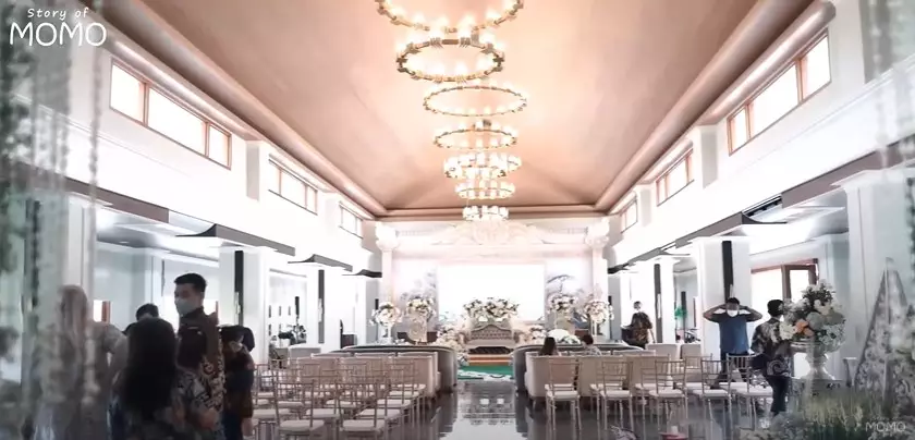 Potret mewahnya tedak siten anak kedua Momo Geisha © 2021 YouTube Potret mewahnya tedak siten anak kedua Momo Geisha © 2021 YouTube