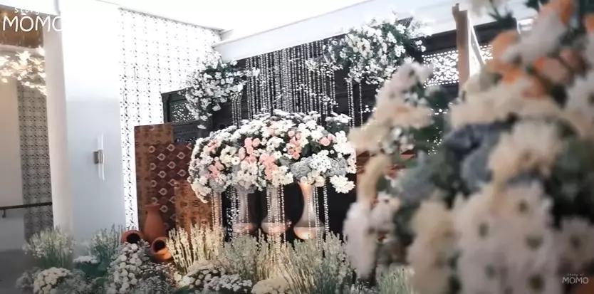 Potret mewahnya tedak siten anak kedua Momo Geisha © 2021 YouTube Potret mewahnya tedak siten anak kedua Momo Geisha © 2021 YouTube