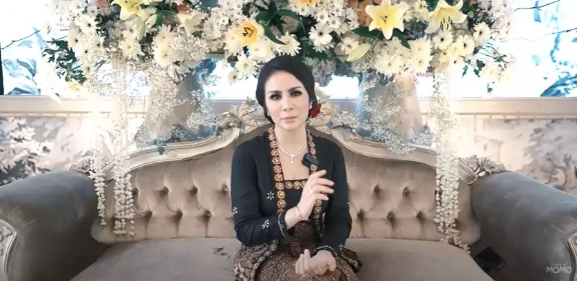 Potret mewahnya tedak siten anak kedua Momo Geisha © 2021 YouTube Potret mewahnya tedak siten anak kedua Momo Geisha © 2021 YouTube