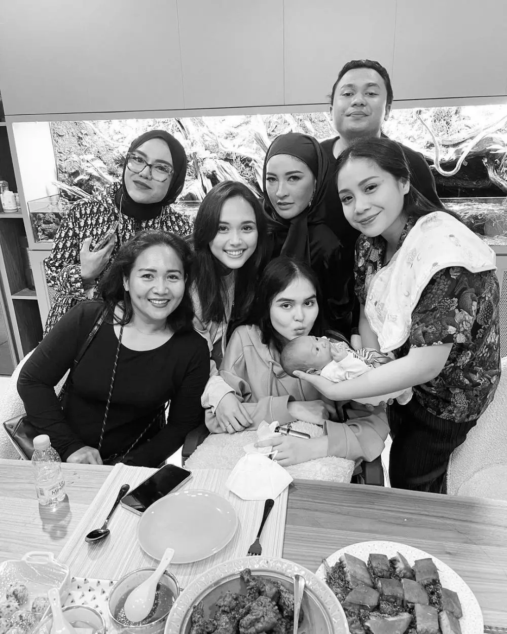 kenangan manis Laura Anna bareng rekan seleb © Instagram kenangan manis Laura Anna bareng rekan seleb © Instagram