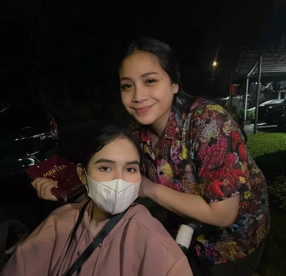 kenangan manis Laura Anna bareng rekan seleb © Instagram kenangan manis Laura Anna bareng rekan seleb © Instagram