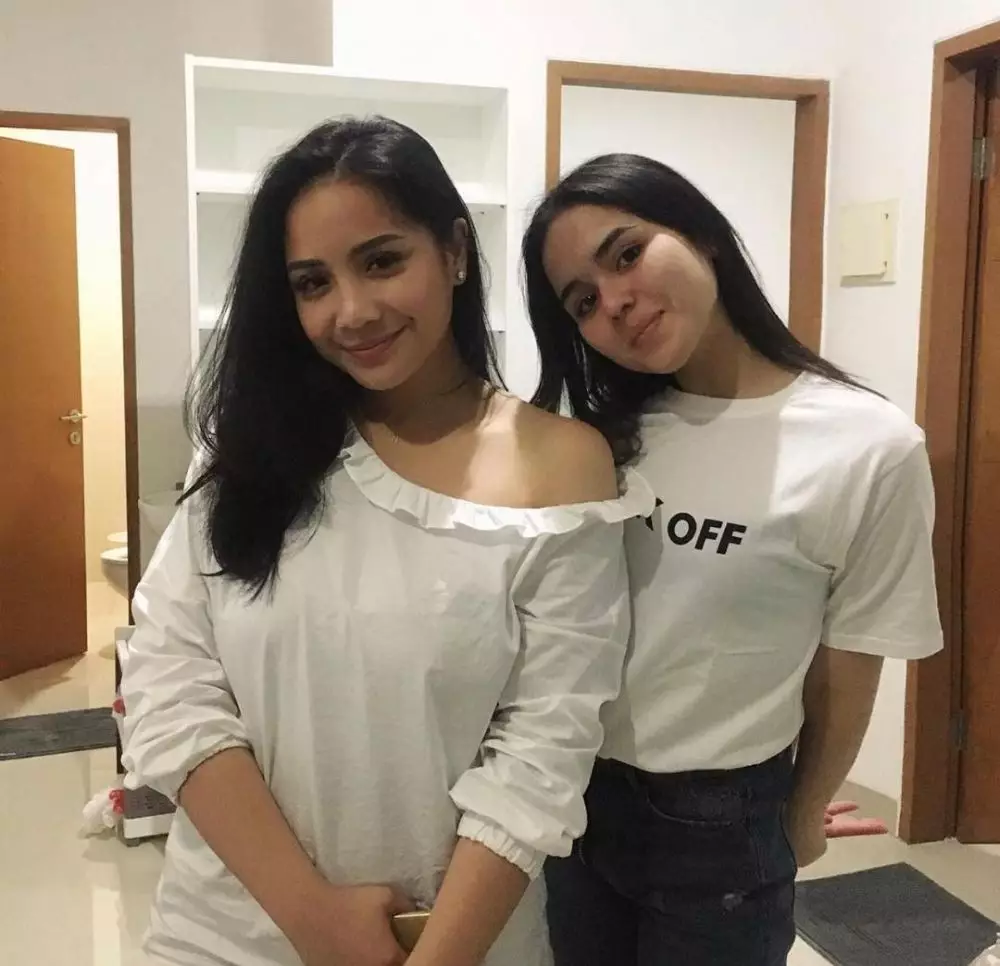 kenangan manis Laura Anna bareng rekan seleb © Instagram kenangan manis Laura Anna bareng rekan seleb © Instagram